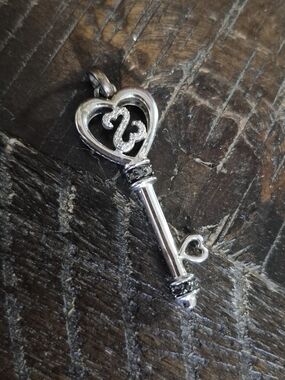Kay Jewelers Silver Heart Key Pendant